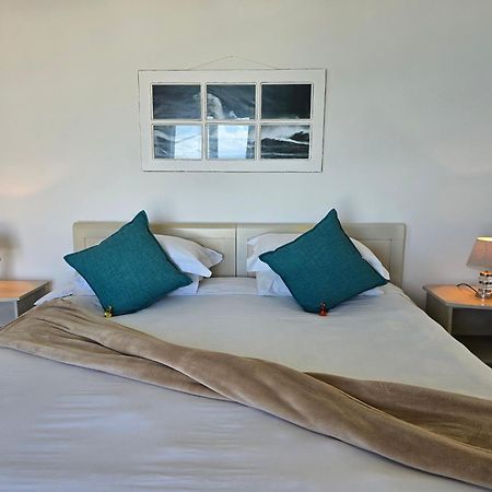 Swept Away Guesthouse - No-Loadshedding Yzerfontein Esterno foto