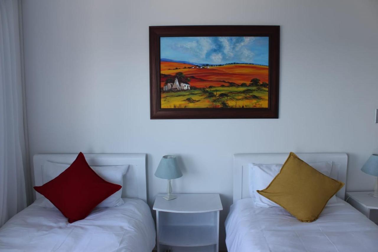 Swept Away Guesthouse - No-Loadshedding Yzerfontein Esterno foto