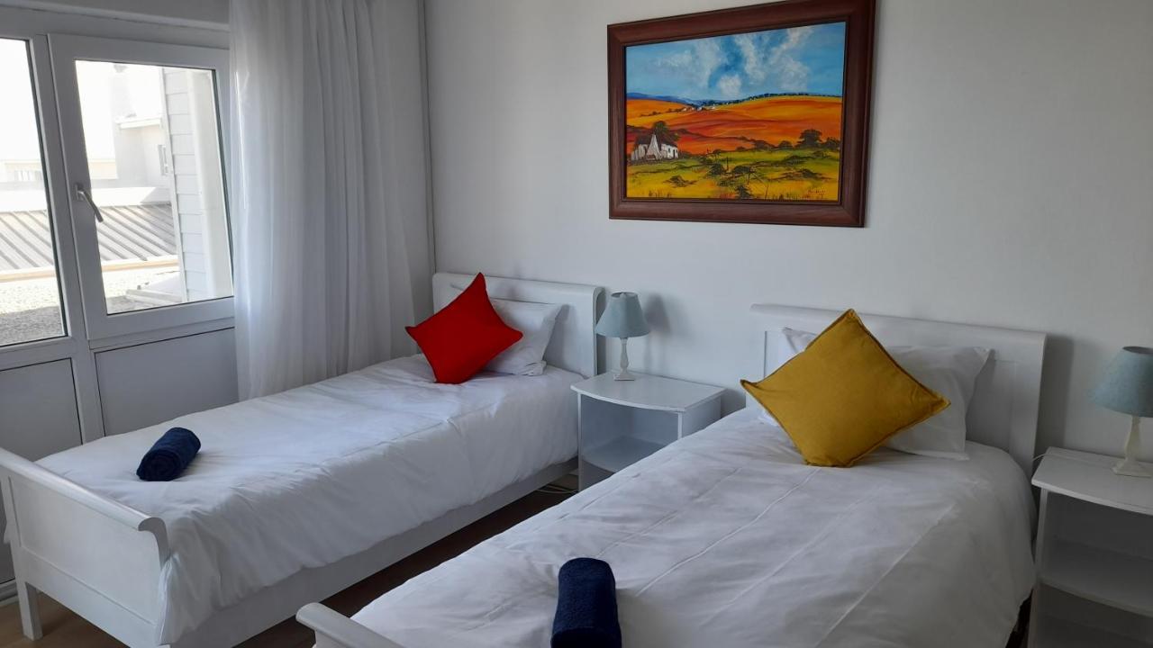 Swept Away Guesthouse - No-Loadshedding Yzerfontein Esterno foto