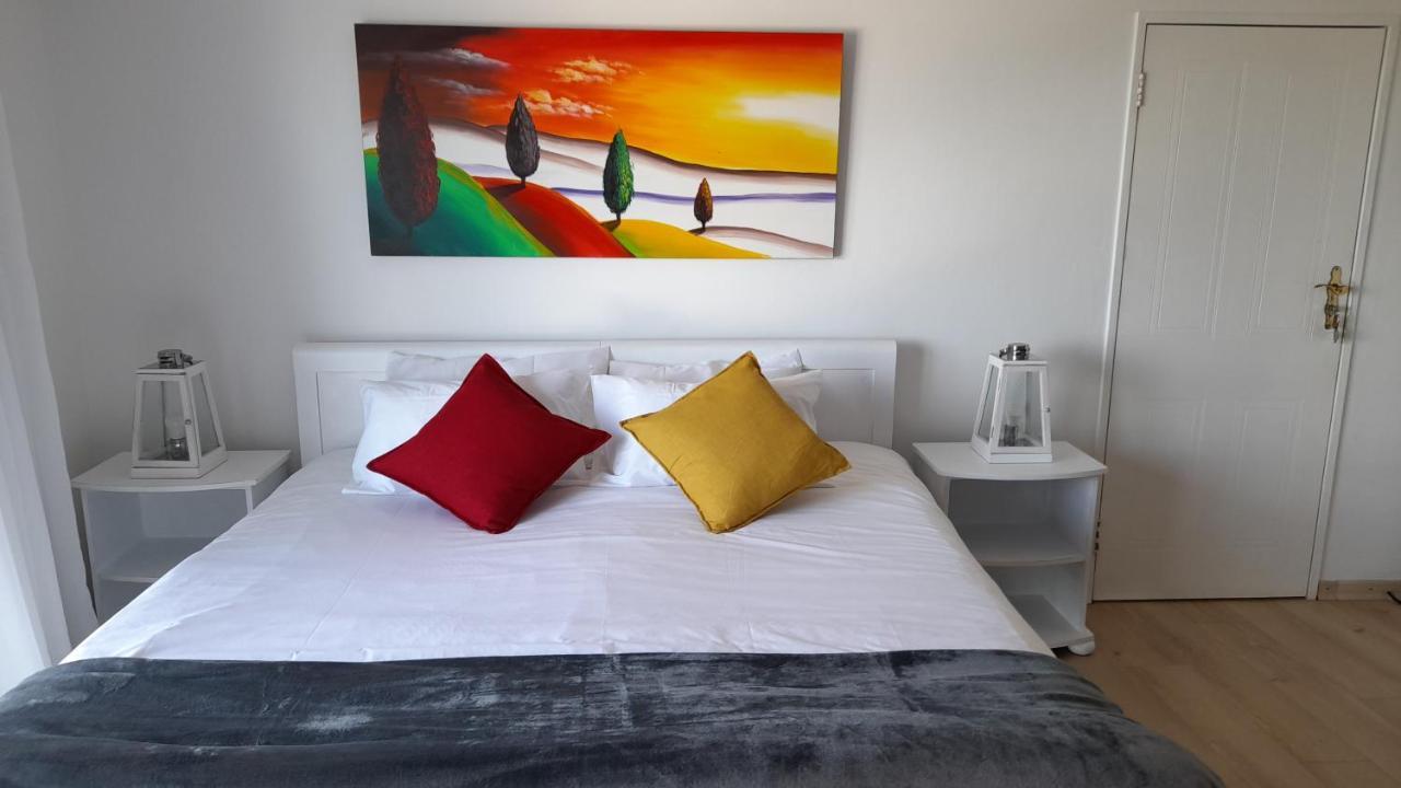 Swept Away Guesthouse - No-Loadshedding Yzerfontein Esterno foto