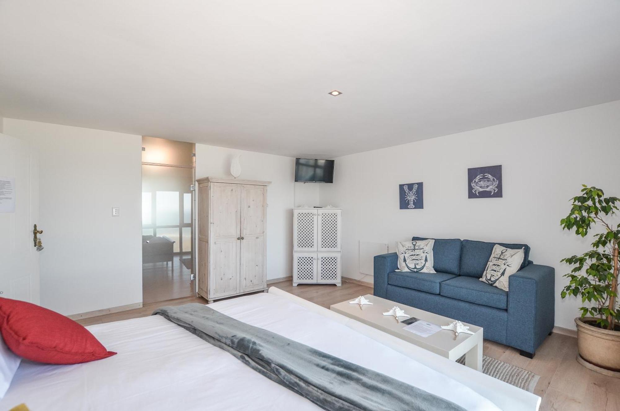 Swept Away Guesthouse - No-Loadshedding Yzerfontein Esterno foto