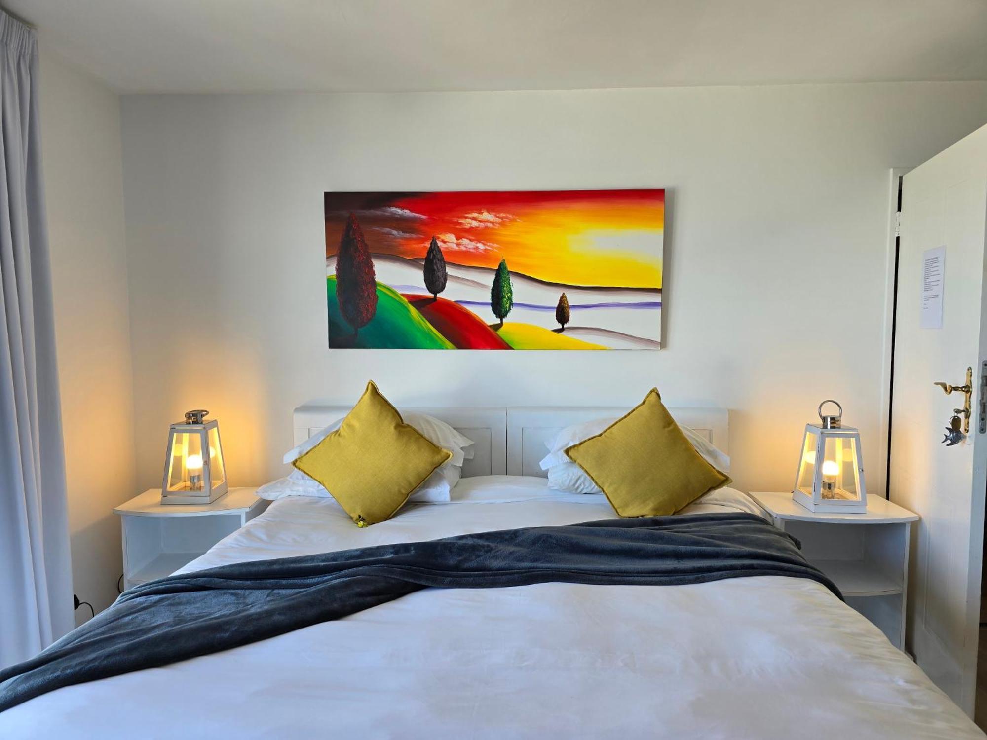 Swept Away Guesthouse - No-Loadshedding Yzerfontein Esterno foto