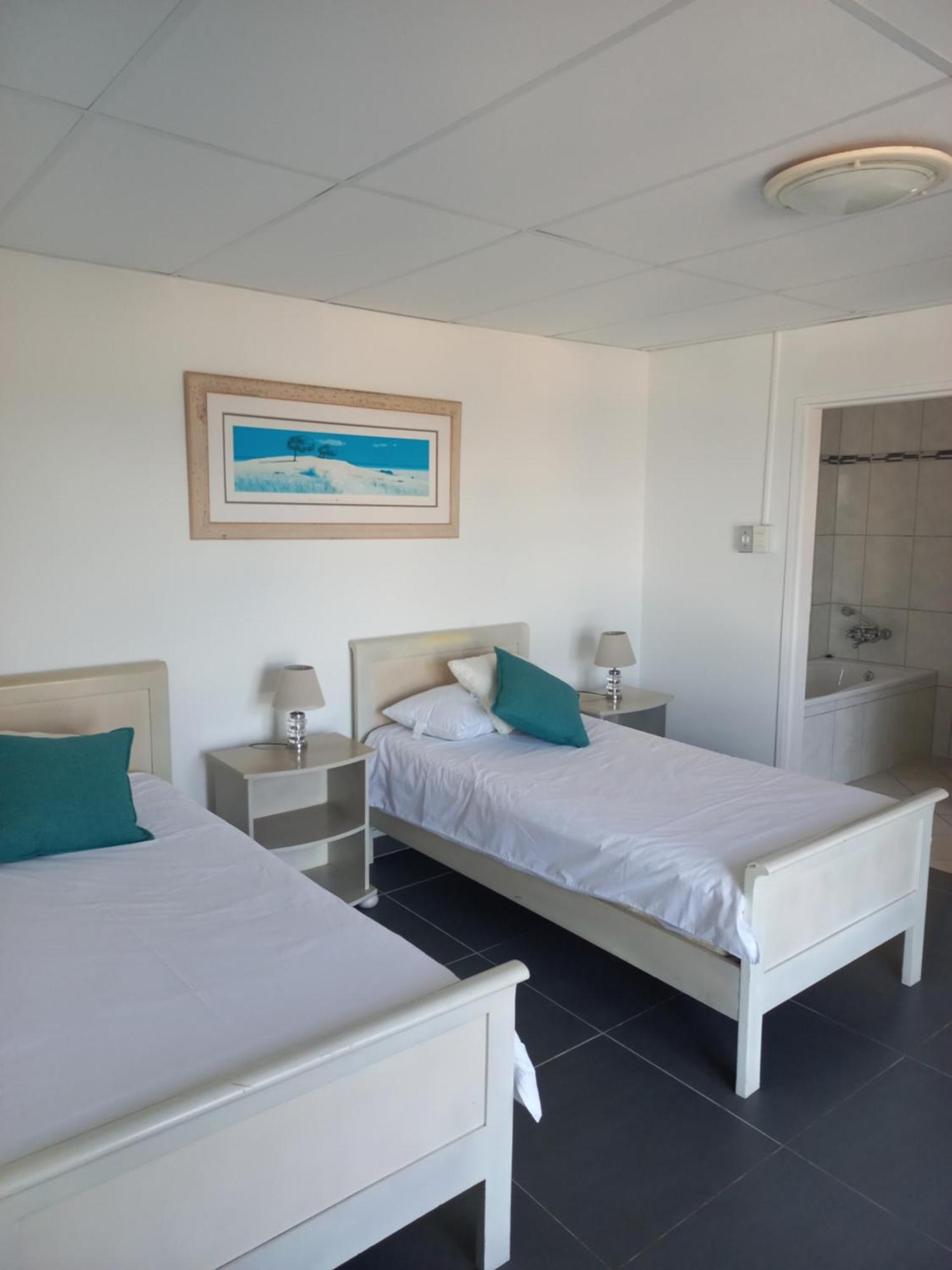 Swept Away Guesthouse - No-Loadshedding Yzerfontein Esterno foto