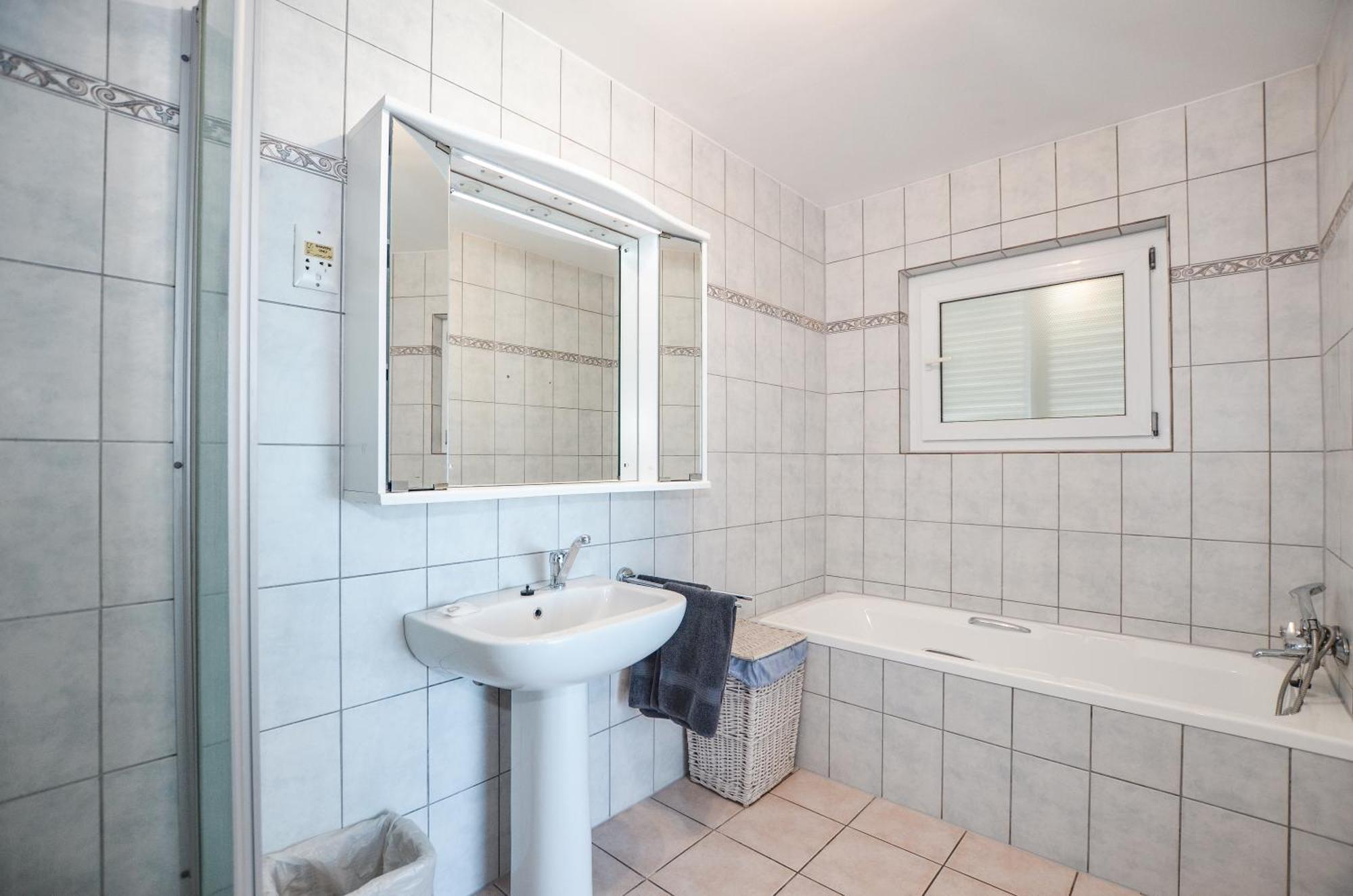 Swept Away Guesthouse - No-Loadshedding Yzerfontein Esterno foto