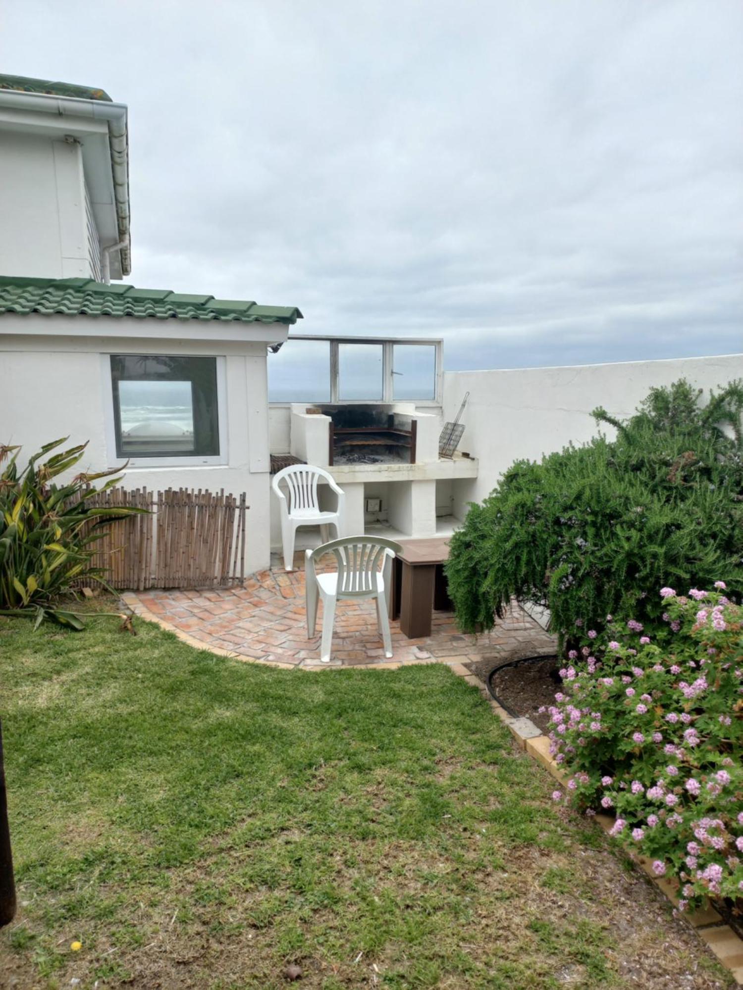Swept Away Guesthouse - No-Loadshedding Yzerfontein Esterno foto