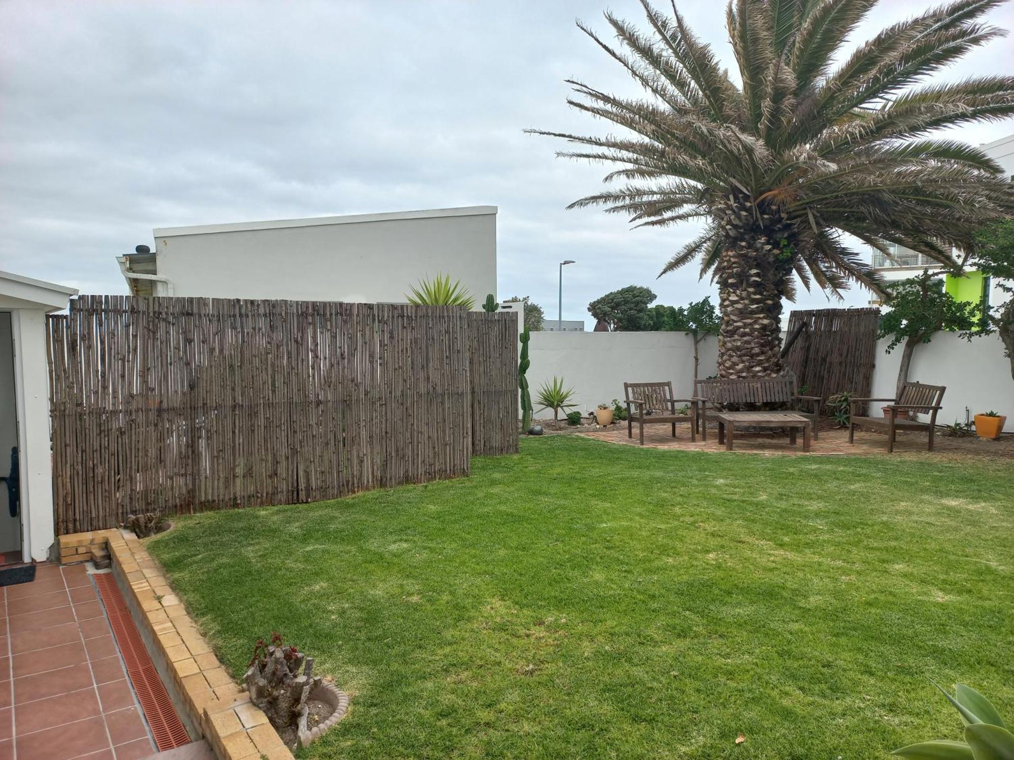 Swept Away Guesthouse - No-Loadshedding Yzerfontein Esterno foto