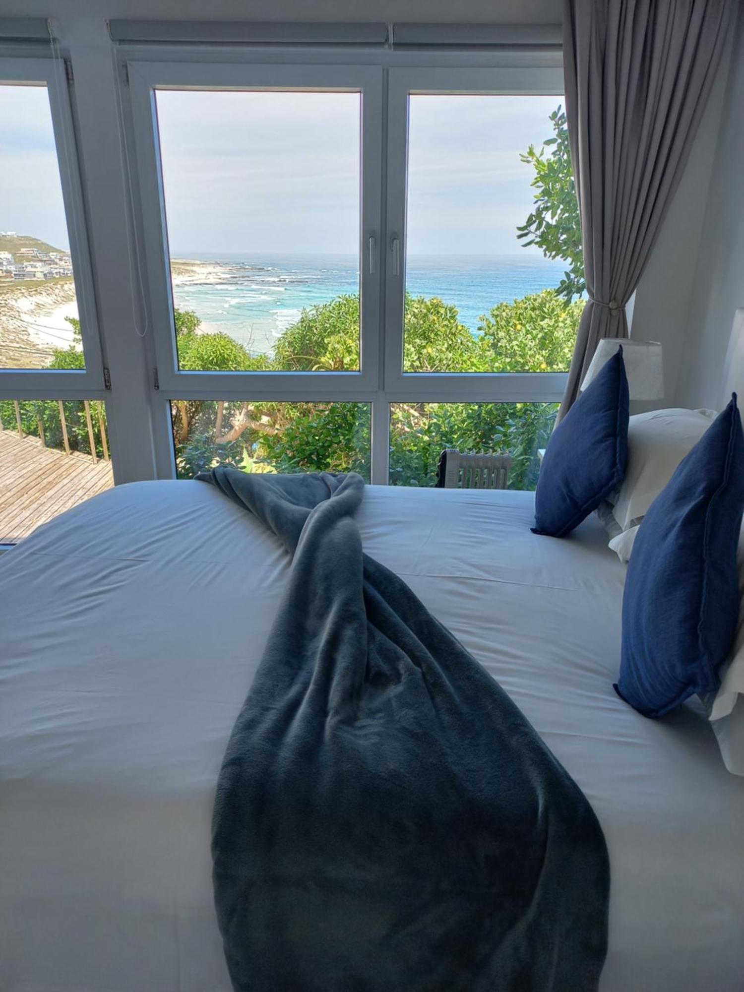 Swept Away Guesthouse - No-Loadshedding Yzerfontein Esterno foto