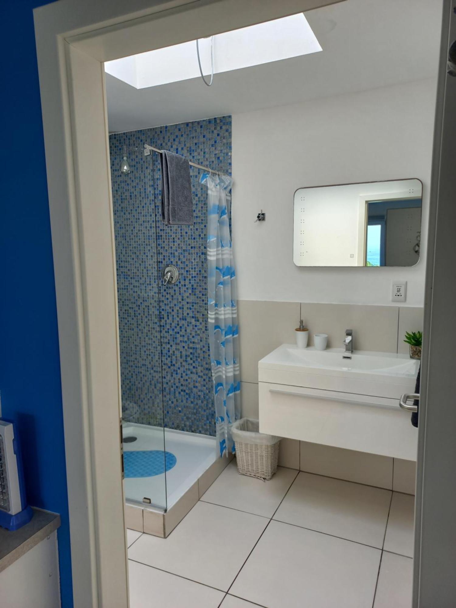 Swept Away Guesthouse - No-Loadshedding Yzerfontein Esterno foto