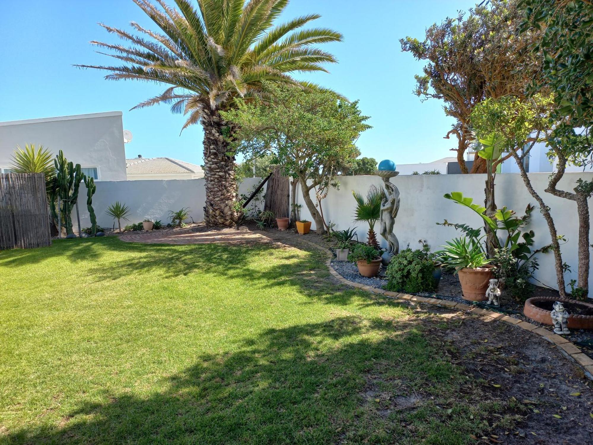 Swept Away Guesthouse - No-Loadshedding Yzerfontein Esterno foto