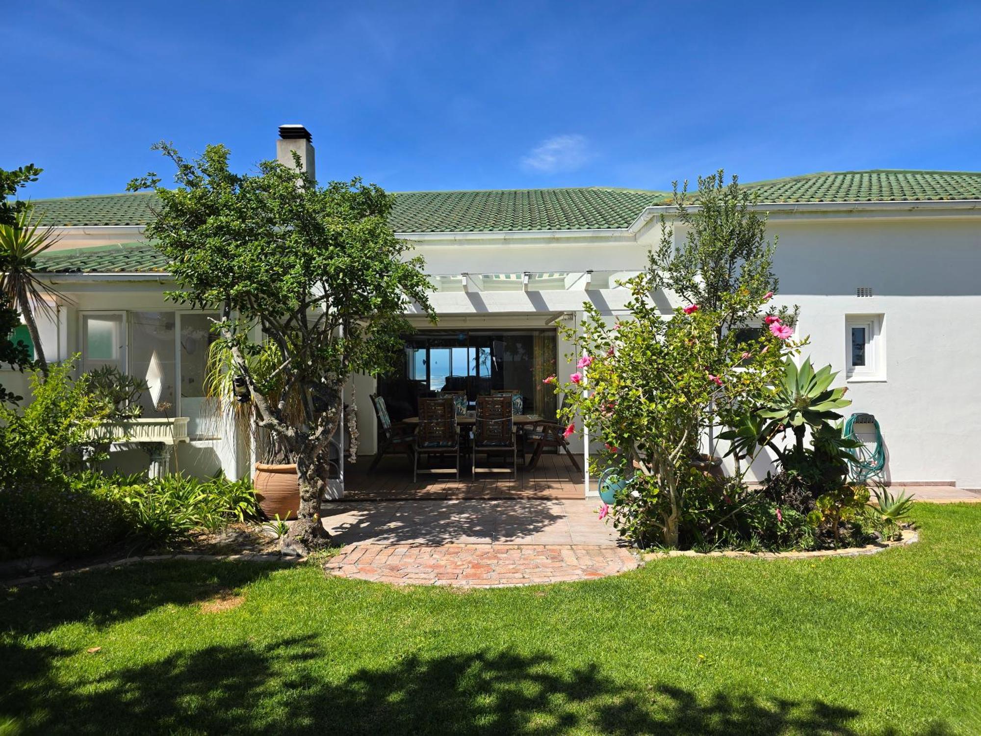 Swept Away Guesthouse - No-Loadshedding Yzerfontein Esterno foto