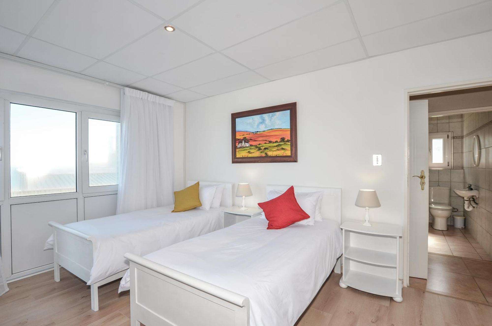 Swept Away Guesthouse - No-Loadshedding Yzerfontein Esterno foto