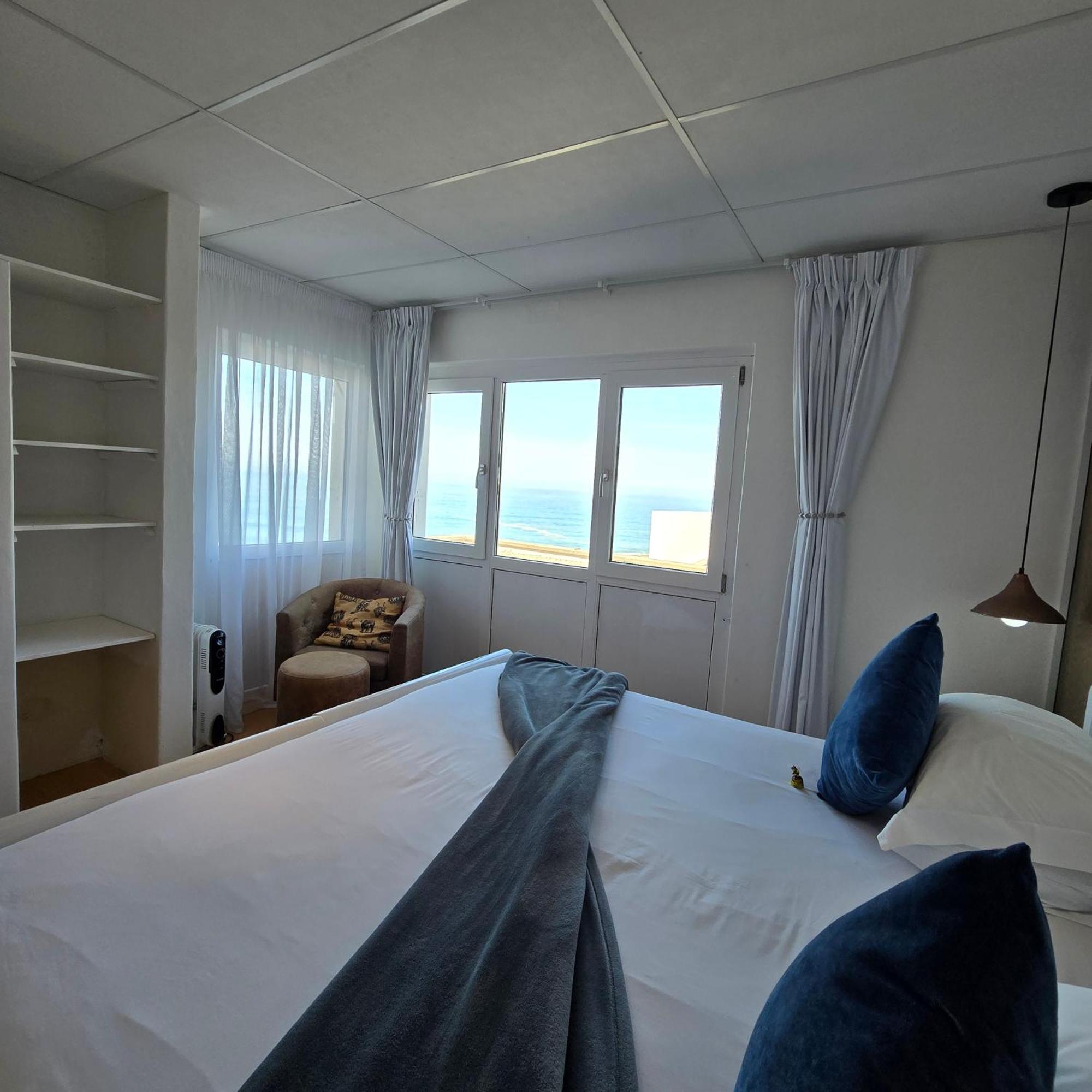 Swept Away Guesthouse - No-Loadshedding Yzerfontein Esterno foto