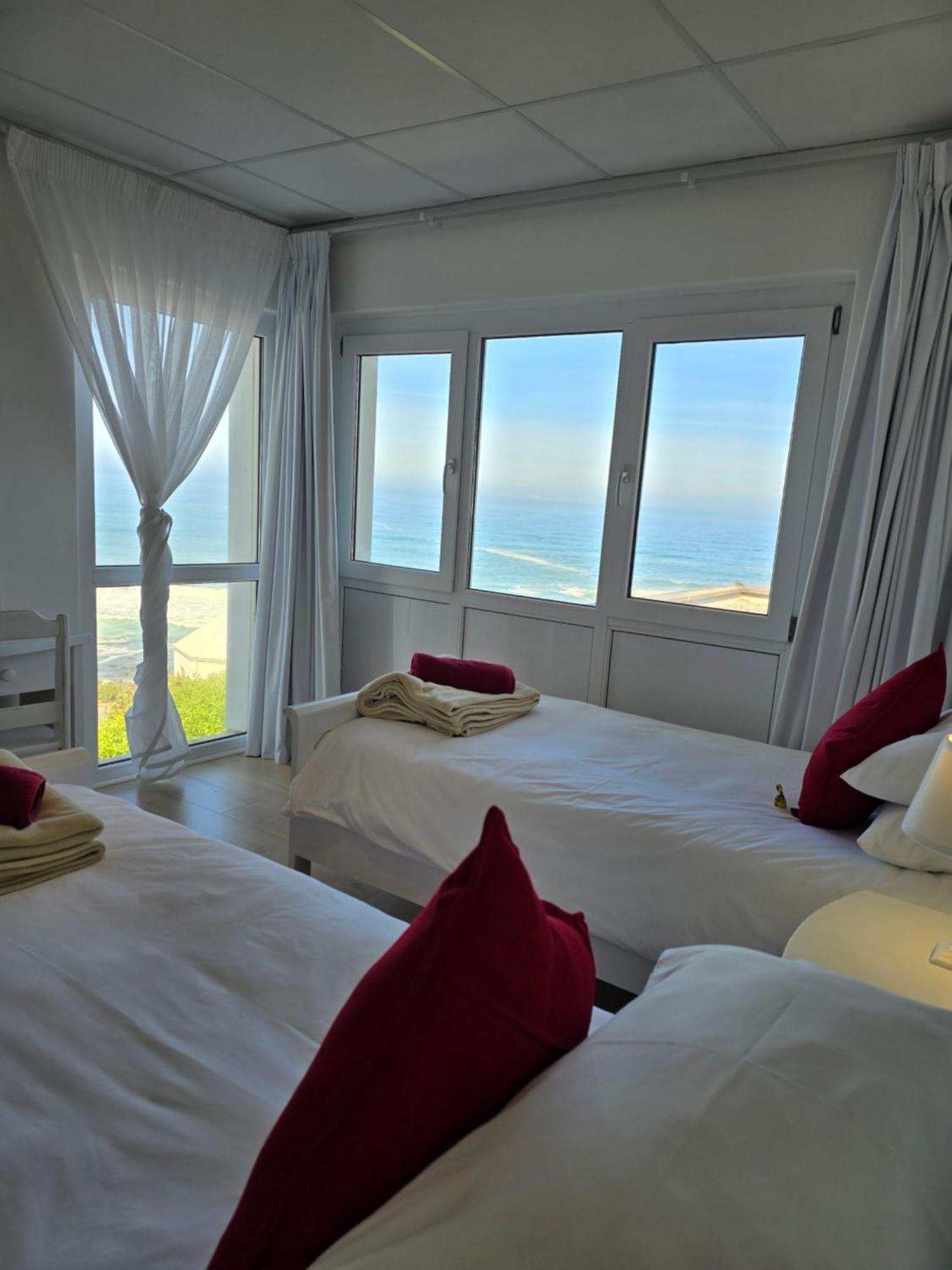 Swept Away Guesthouse - No-Loadshedding Yzerfontein Esterno foto