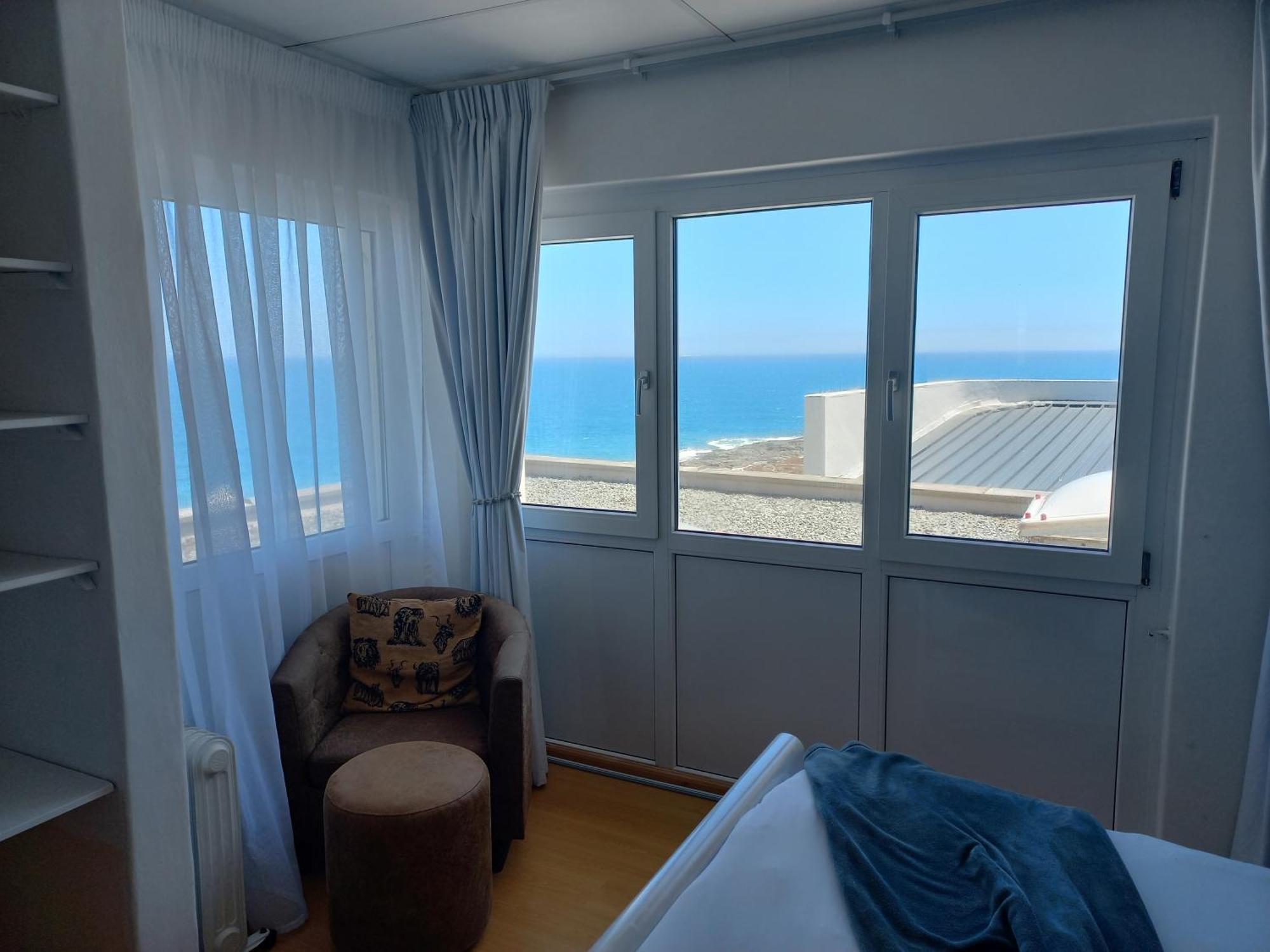 Swept Away Guesthouse - No-Loadshedding Yzerfontein Esterno foto