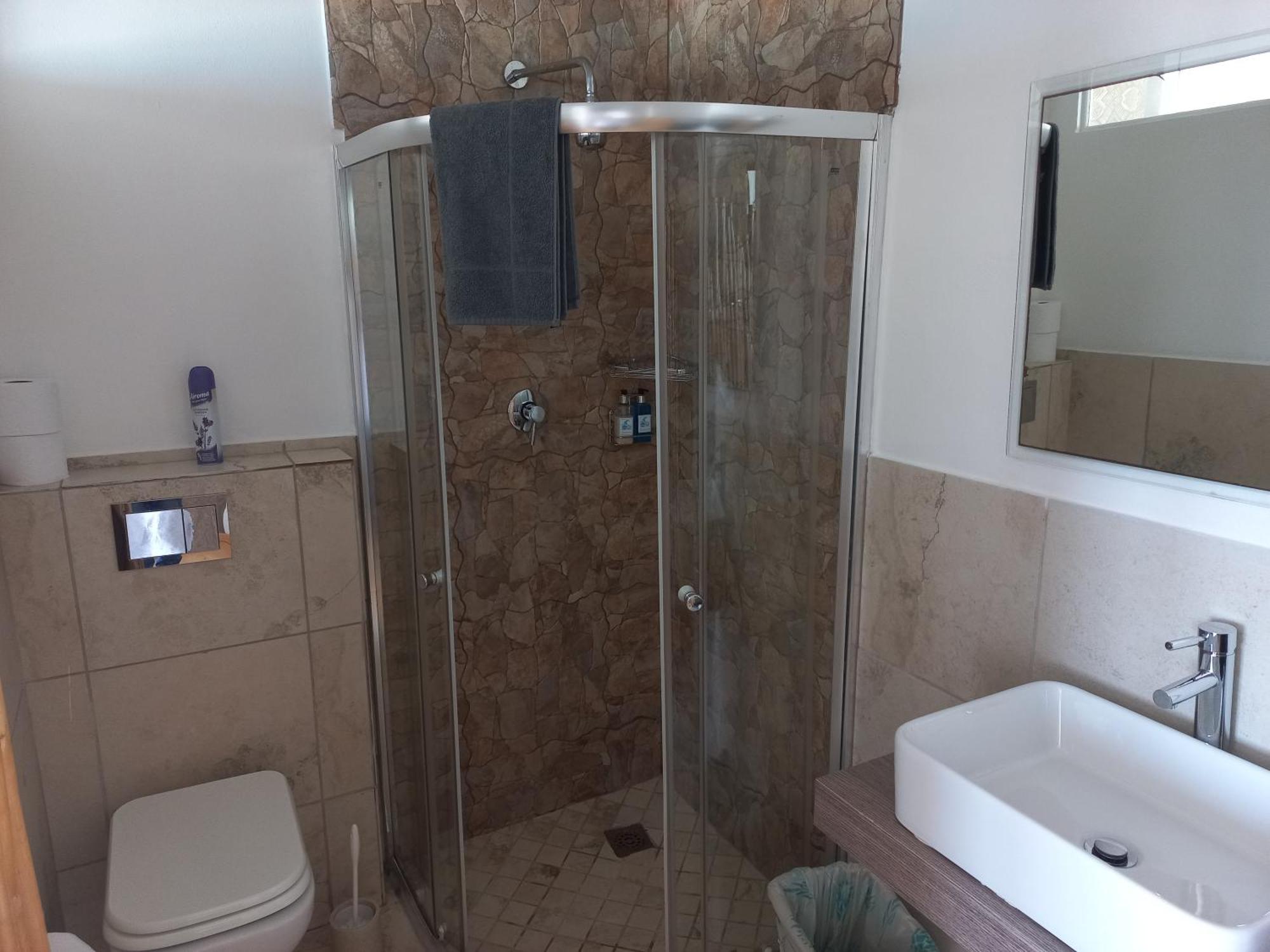 Swept Away Guesthouse - No-Loadshedding Yzerfontein Esterno foto