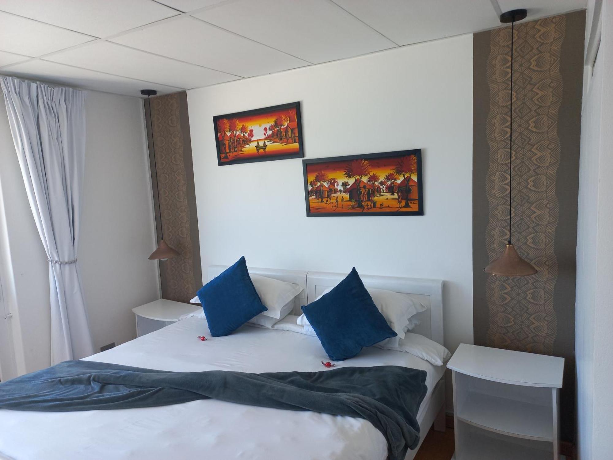 Swept Away Guesthouse - No-Loadshedding Yzerfontein Esterno foto