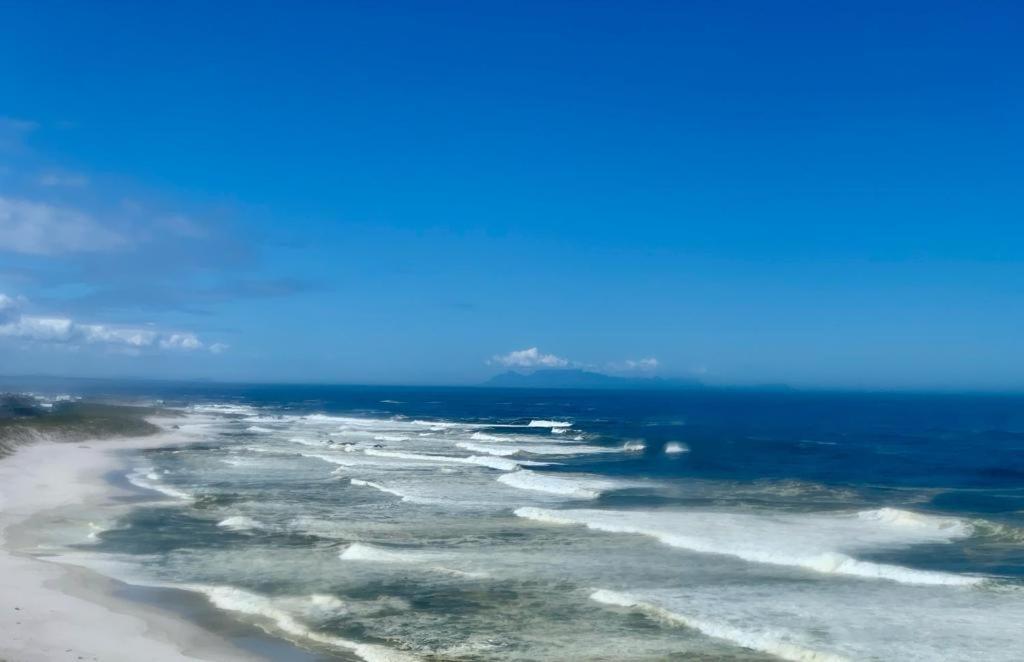 Swept Away Guesthouse - No-Loadshedding Yzerfontein Esterno foto